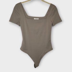 Aritzia Contour Short Sleeve Square Neck Bodysuit S Taupe